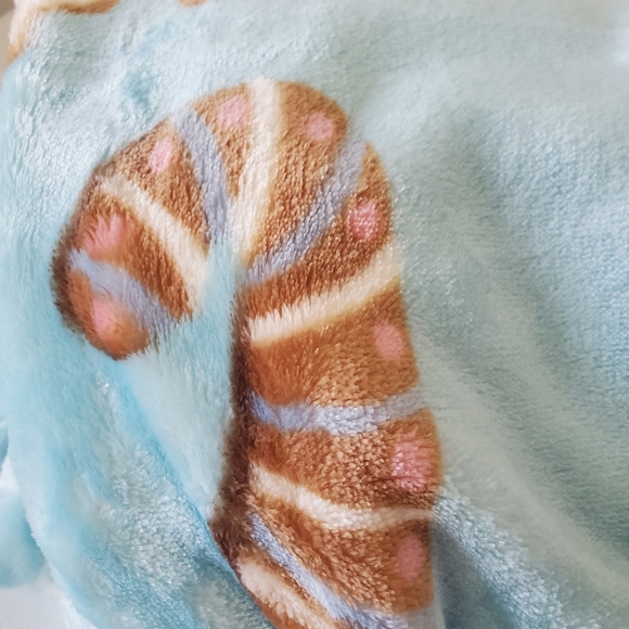 Pastel Blue Gingerbread Man Blanket-NWT - Picture 4 of 6